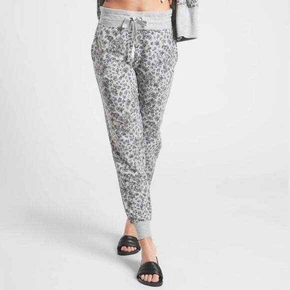 Athleta Balance Jogger Gray Cheetah Print Sweatpants Small - Picture 1 of 11